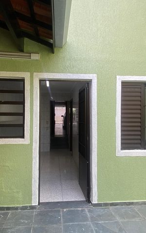 Casa à venda com 300m², 4 quartos e 5 vagas Casa à venda com 300m², 4 quartos e 5 vagasÁrea externa