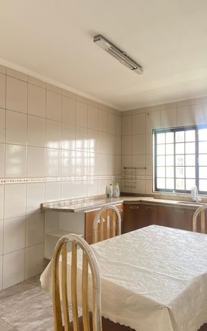 Casa à venda com 300m², 4 quartos e 5 vagas Casa à venda com 300m², 4 quartos e 5 vagasCozinha