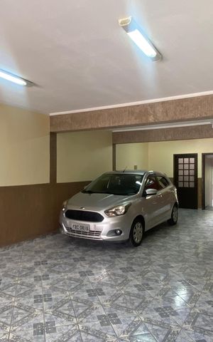 Casa à venda com 300m², 4 quartos e 5 vagas Casa à venda com 300m², 4 quartos e 5 vagasGaragem
