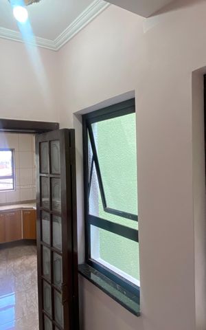 Casa à venda com 300m², 4 quartos e 5 vagas Casa à venda com 300m², 4 quartos e 5 vagasCozinha