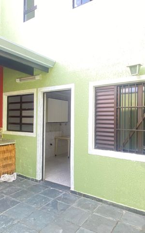 Casa à venda com 300m², 4 quartos e 5 vagas Casa à venda com 300m², 4 quartos e 5 vagasÁrea externa