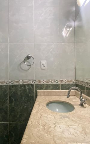 Casa à venda com 300m², 4 quartos e 5 vagas Casa à venda com 300m², 4 quartos e 5 vagasBanheiro da Suíte