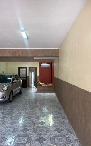 Casa à venda com 300m², 4 quartos e 5 vagas Casa à venda com 300m², 4 quartos e 5 vagasGaragem