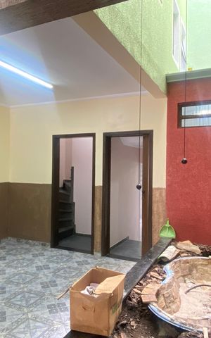 Casa à venda com 300m², 4 quartos e 5 vagas Casa à venda com 300m², 4 quartos e 5 vagasGaragem