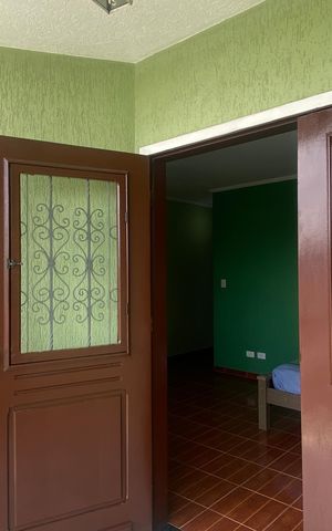 Casa à venda com 300m², 4 quartos e 5 vagas Casa à venda com 300m², 4 quartos e 5 vagasSuite - Varanda