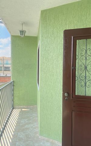 Casa à venda com 300m², 4 quartos e 5 vagas Casa à venda com 300m², 4 quartos e 5 vagasSuite - Varanda