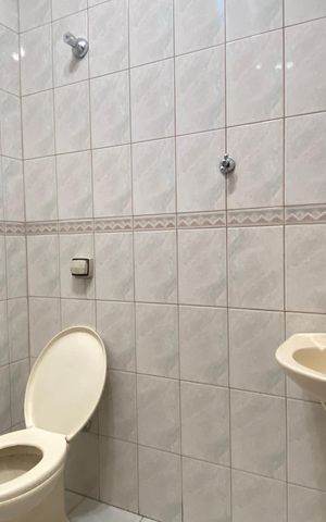 Casa à venda com 300m², 4 quartos e 5 vagas Casa à venda com 300m², 4 quartos e 5 vagasBanheiro 3