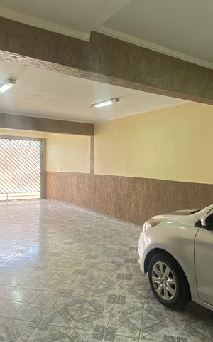 Casa à venda com 300m², 4 quartos e 5 vagas Casa à venda com 300m², 4 quartos e 5 vagasGaragem