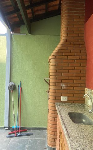 Casa à venda com 300m², 4 quartos e 5 vagas Casa à venda com 300m², 4 quartos e 5 vagasÁrea externa