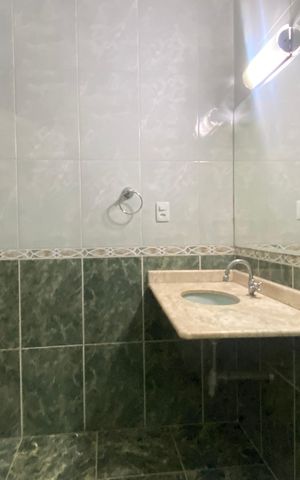 Casa à venda com 300m², 4 quartos e 5 vagas Casa à venda com 300m², 4 quartos e 5 vagasBanheiro da Suíte