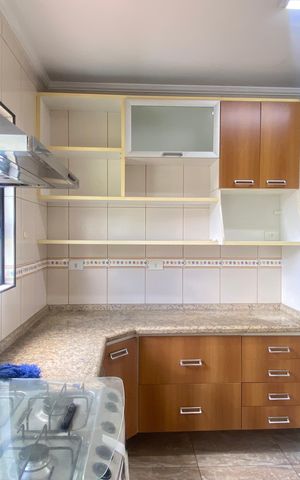 Casa à venda com 300m², 4 quartos e 5 vagas Casa à venda com 300m², 4 quartos e 5 vagasCozinha