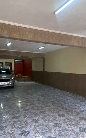 Casa à venda com 300m², 4 quartos e 5 vagas Casa à venda com 300m², 4 quartos e 5 vagasGaragem