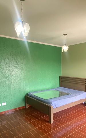 Casa à venda com 300m², 4 quartos e 5 vagas Casa à venda com 300m², 4 quartos e 5 vagasSuite