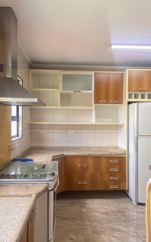 Casa à venda com 300m², 4 quartos e 5 vagas Casa à venda com 300m², 4 quartos e 5 vagasCozinha