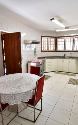Casa de condomínio à venda com 809m², 4 quartos e 6 vagasCozinha
