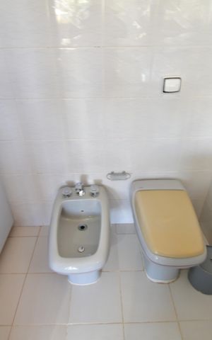 Casa de condomínio à venda com 809m², 4 quartos e 6 vagasBanheiro