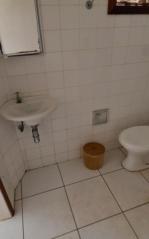 Casa de condomínio à venda com 809m², 4 quartos e 6 vagasBanheiro de serviço