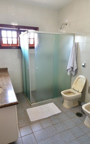 Casa de condomínio à venda com 809m², 4 quartos e 6 vagasBanheiro
