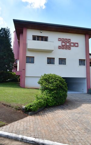 Casa de condomínio à venda com 809m², 4 quartos e 6 vagasFachada