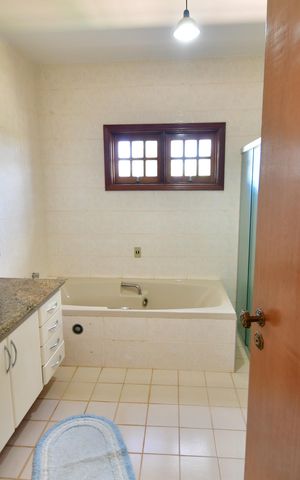 Casa de condomínio à venda com 809m², 4 quartos e 6 vagasBanheiro