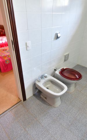 Casa de condomínio à venda com 809m², 4 quartos e 6 vagasBanheiro