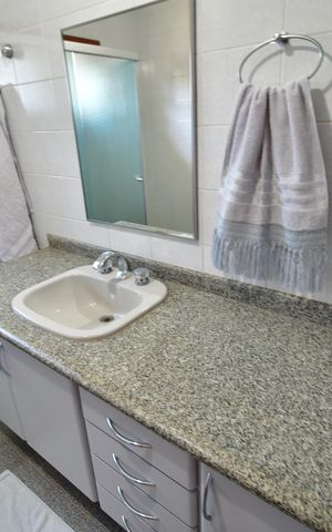 Casa de condomínio à venda com 809m², 4 quartos e 6 vagasBanheiro
