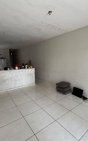 Casa à venda com 140m², 3 quartos e 2 vagas Casa à venda com 140m², 3 quartos e 2 vagasSala