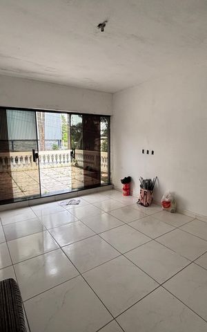 Casa à venda com 140m², 3 quartos e 2 vagas Casa à venda com 140m², 3 quartos e 2 vagasSala