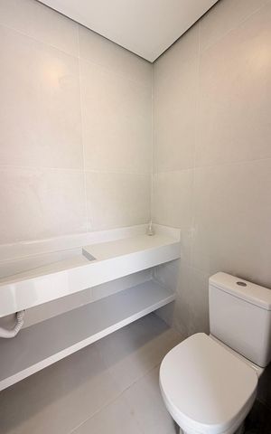 Casa de condomínio à venda com 170m², 3 quartos e 4 vagasBanheiro Externo
