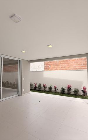 Casa de condomínio à venda com 170m², 3 quartos e 4 vagasQuintal