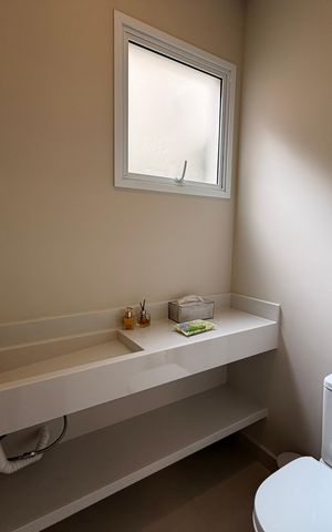 Casa de condomínio à venda com 170m², 3 quartos e 4 vagasLavabo