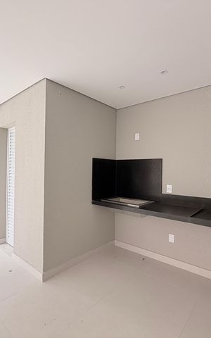 Casa de condomínio à venda com 170m², 3 quartos e 4 vagasQuintal