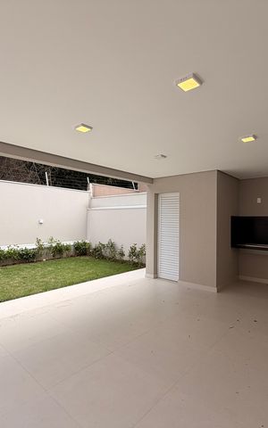 Casa de condomínio à venda com 170m², 3 quartos e 4 vagasQuintal
