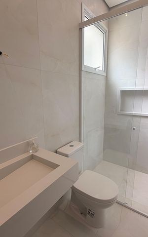 Casa de condomínio à venda com 170m², 3 quartos e 4 vagasBanheiro da Suíte 2