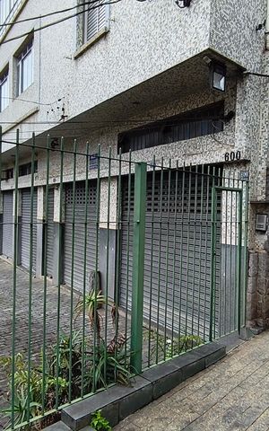 Casa para alugar com 100m², 3 quartos e 2 vagas Casa para alugar com 100m², 3 quartos e 2 vagasFachada + Plaquinha