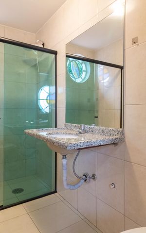Casa para alugar com 200m², 4 quartos e 4 vagas Casa para alugar com 200m², 4 quartos e 4 vagasBanheiro 1