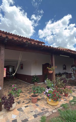 Casa à venda com 1000m², 5 quartos e 10 vagasÁrea externa