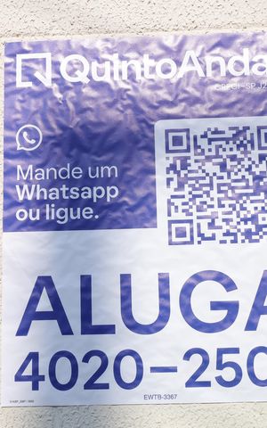 Apartamento para alugar com 57m², 2 quartos e sem vagaPlaca GRANDE instalada na fachada do condomínio, dia 19/10/2026 - Código da placa: EWTB-3367