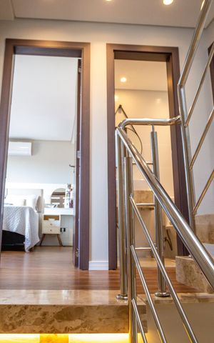Casa de condomínio para alugar com 125m², 3 quartos e 2 vagas Casa de condomínio para alugar com 125m², 3 quartos e 2 vagasEscada