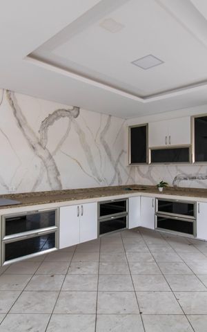Casa para alugar com 350m², 3 quartos e 4 vagas Casa para alugar com 350m², 3 quartos e 4 vagasCozinha