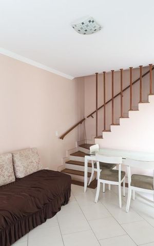 Casa de condomínio para alugar com 65m², 2 quartos e 1 vaga Casa de condomínio para alugar com 65m², 2 quartos e 1 vagaSala