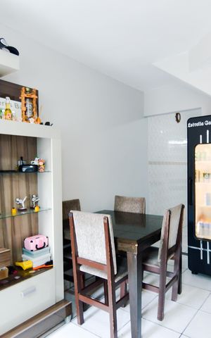Casa de condomínio à venda com 119m², 2 quartos e 2 vagasSala