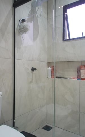 Casa à venda com 300m², 2 quartos e 2 vagasbanheiro da suíte 2