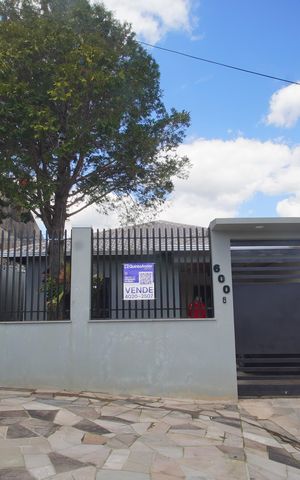 Casa à venda com 300m², 2 quartos e 2 vagasFachada