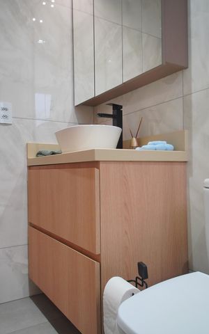 Casa à venda com 300m², 2 quartos e 2 vagasbanheiro da suíte 2