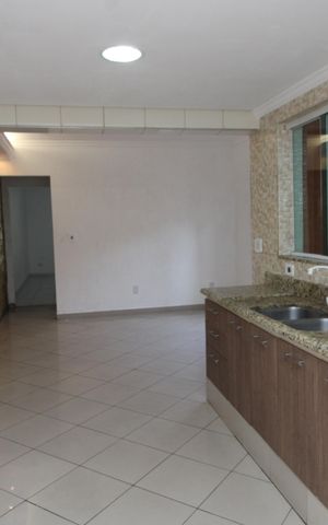 Casa para alugar com 168m², 4 quartos e 2 vagasCozinha