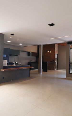 Casa para alugar com 200m², 3 quartos e 3 vagasSala