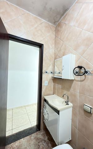 Casa à venda com 160m², 3 quartos e 2 vagas Casa à venda com 160m², 3 quartos e 2 vagasBanheiro Social 2