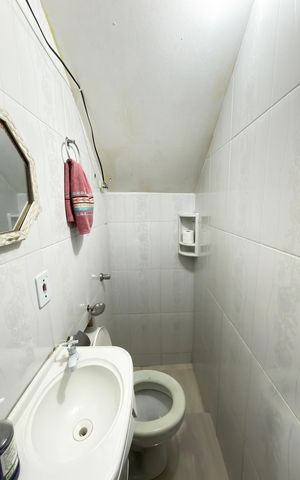Casa à venda com 160m², 3 quartos e 2 vagas Casa à venda com 160m², 3 quartos e 2 vagasLavabo