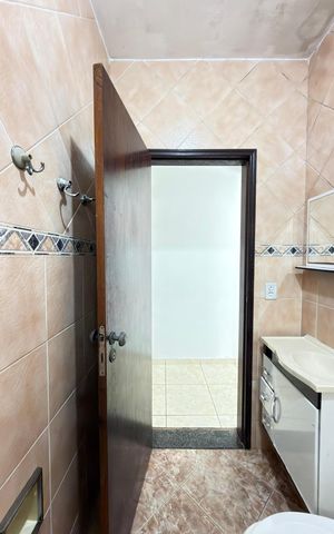 Casa à venda com 160m², 3 quartos e 2 vagas Casa à venda com 160m², 3 quartos e 2 vagasBanheiro Social 2